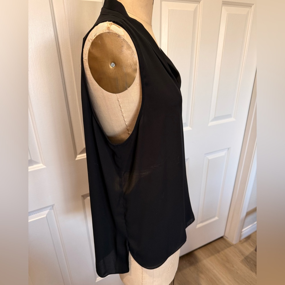 Vince Camuto Black Sleeveless Draped Sleeveless top. Size L - Picture 4 of 6